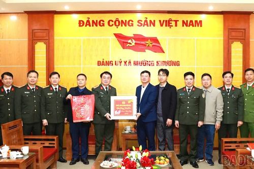 Lãnh đạo Công an tỉnh thăm, chúc Tết tại xã Mường Khương