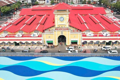 TP.HCM: Chợ Bến Thành và Hồ Con Rùa rực rỡ sau khi 'thay áo mới' đón Tết 2026