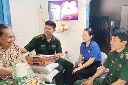 'Hũ gạo tình thương' dành cho người nghèo vùng biển Lâm Đồng