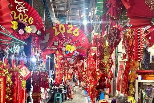 Rực rỡ đồ trang trí Tết