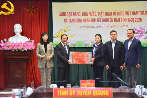 Trưởng Ban Tuyên giáo và Dân vận Trung ương Trịnh Văn Quyết thăm, chúc Tết tỉnh Tuyên Quang