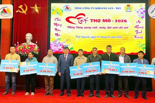 Tết ấm áp từ những nghĩa cử sẻ chia