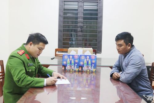 Khởi tố đối tượng tàng trữ lượng lớn pháo hoa nổ