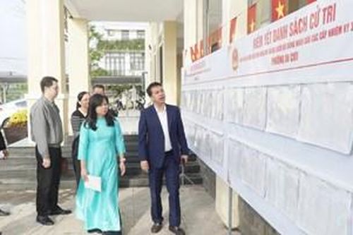 Phó Chủ tịch UBND thành phố Huế Trần Hữu Thùy Giang kiểm tra công tác chuẩn bị bầu cử các cấp