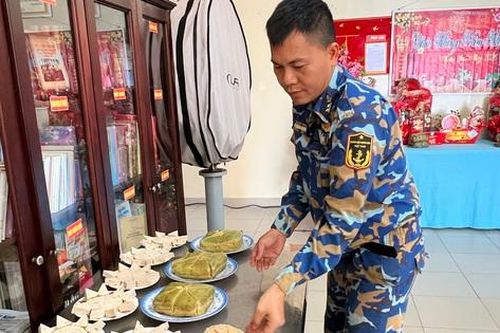 Những 'đầu bếp tay ngang' trên tàu Trường Sa 01