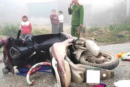 Phú Thọ: Xe máy đấu đầu xe khách, bé hai tuổi tử vong, người mẹ bị thương
