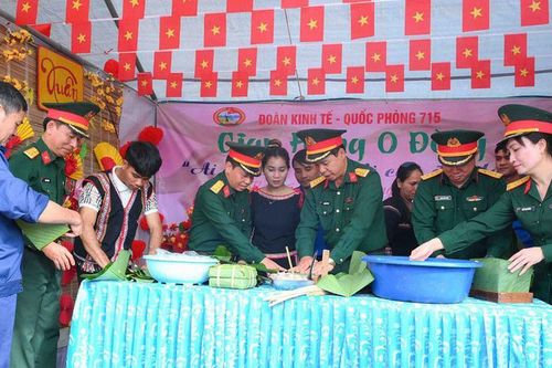 Binh đoàn 15 và Bộ đội Biên phòng chăm lo Tết cho bà con vùng biên giới