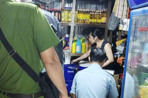 Vĩnh Long: Quản lý thị trường xử phạt cơ sở kinh doanh thuốc lá điếu nhập lậu