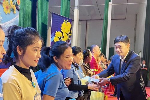 Phó Chủ tịch Quốc hội Vũ Hồng Thanh dự chương trình 'Tết sum vầy, Xuân ơn Đảng'
