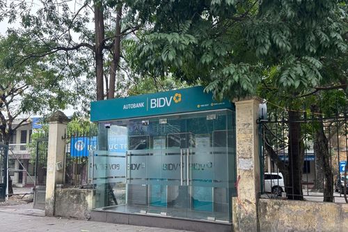 Không còn cảnh chen chân xếp hàng rút tiền trước Tết