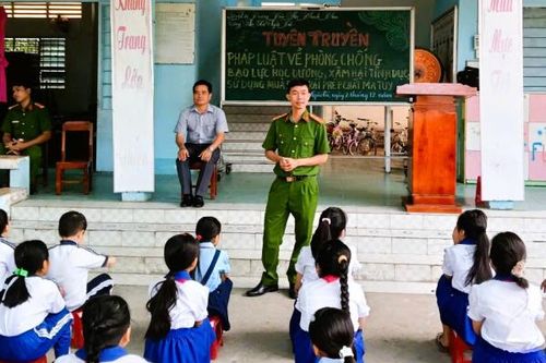Cảnh báo tội phạm xâm hại tình dục trẻ em vùng sông nước miền Tây