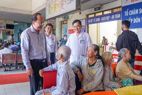 Lấy người bệnh làm trung tâm, nâng cao chất lượng khám chữa bệnh