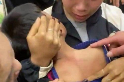 Thông tin đa chiều vụ học sinh lớp 1 ở trong lớp học khóa cửa suốt 3 giờ đồng hồ tại Sơn La