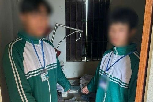 Bắt giữ nhóm thanh thiếu niên sản xuất, buôn bán pháo nổ dưới 'vỏ bọc' quà Tết