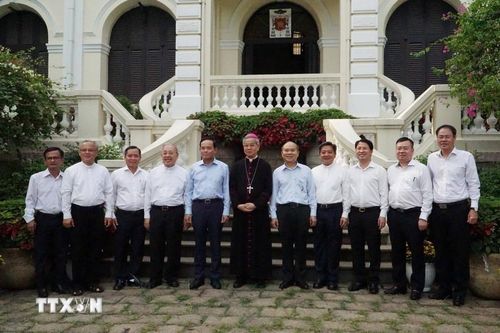 Bí thư Thành ủy TPHCM Trần Lưu Quang thăm, chúc Tết các cơ sở tôn giáo