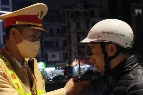 Hà Nội: Xử lý 162 trường hợp vi phạm nồng độ cồn ngày 23 tháng Chạp