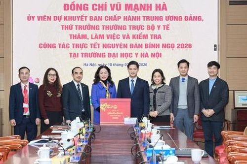 Thứ trưởng Thường trực Bộ Y tế Vũ Mạnh Hà thăm, chúc Tết Trường và Bệnh viện Đại học Y Hà Nội