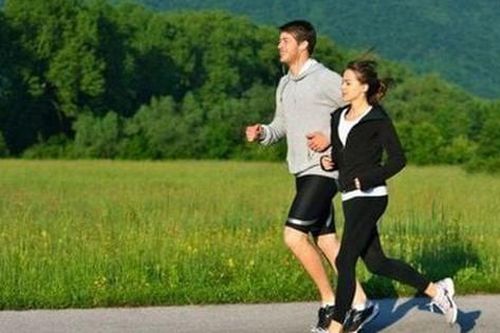 Hội chứng đầu gối ở người chạy bộ: Phòng thoái hóa khớp gối từ những dấu hiệu sớm