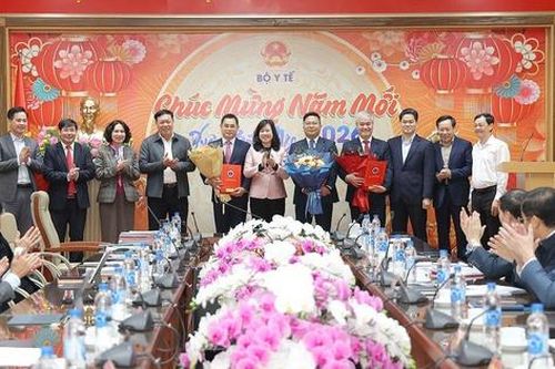 Bộ trưởng Đào Hồng Lan trao quyết định bổ nhiệm lại Tổng Biên tập Báo Sức khỏe và Đời sống, bổ nhiệm lãnh đạo Vụ Pháp chế, Hội đồng Y khoa Quốc gia