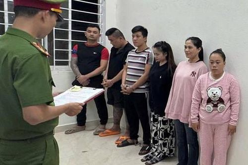 Bắt tạm giam nhóm đối tượng cầm kiếm truy đuổi nhau giữa phố