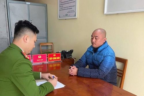 Đối tượng truy nã về tội lừa đảo chiếm đoạt tài sản ra đầu thú sau gần 2 tháng lẩn trốn