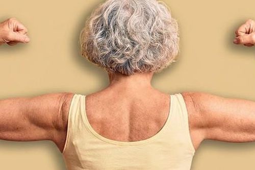 4 bài tập thể dục buổi sáng giúp săn chắc bắp tay hiệu quả hơn tập tạ sau tuổi 50