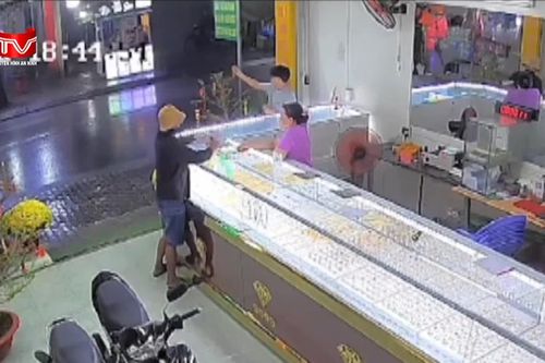 Cướp giật nhẫn vàng 24K trong chớp mắt và cái kết sau 6 giờ