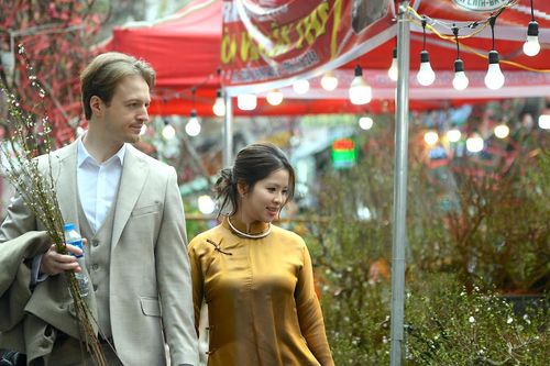Phố phường Hà Nội ngập tràn sắc xuân