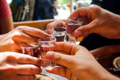 Ăn gì, uống thế nào để hạn chế say rượu ngày Tết?