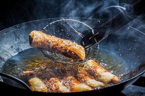 Một thói quen nấu ăn 'nuôi dưỡng' ung thư, nhiều gia đình mắc phải