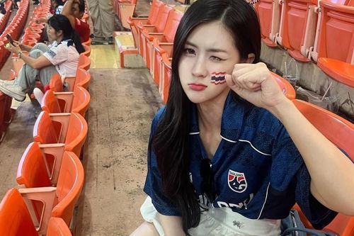 Hotgirl Thái Lan gây sốt khi tới Việt Nam