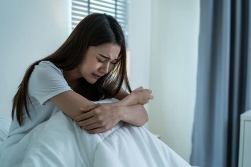 Bùng nổ dịch vụ mắng người 'lụy tình' online