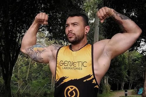 Nhà vô địch thể hình đột tử giữa phòng gym