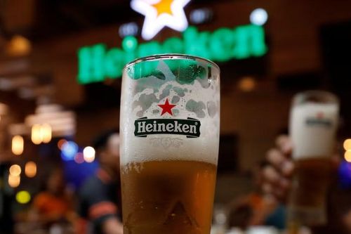 Heineken dự kiến cắt giảm tới 6.000 việc làm do nhu cầu bia giảm sút