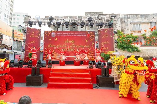 Gìn giữ bản sắc văn hóa dân tộc qua Lễ hội 'Xuân gắn kết - Tết nghĩa tình'