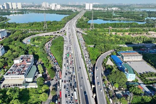 Đi lại dịp cao điểm Tết tại cửa ngõ Hà Nội và TP.HCM như thế nào?