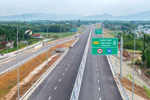 Tạm dừng thông xe cao tốc Quảng Ngãi – Hoài Nhơn để bảo đảm an toàn tuyệt đối