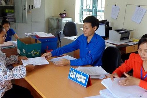 Sắp xếp, cơ cấu lại đội ngũ cán bộ, công chức, viên chức; kiện toàn nhân sự lãnh đạo, quản lý cấp xã