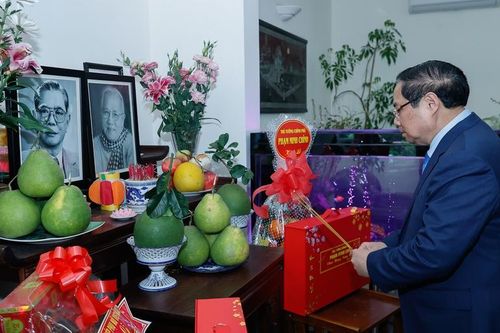 Thủ tướng dâng hương các cố lãnh đạo Đảng, Nhà nước và thăm, chúc Tết nguyên lãnh đạo Đảng, Nhà nước