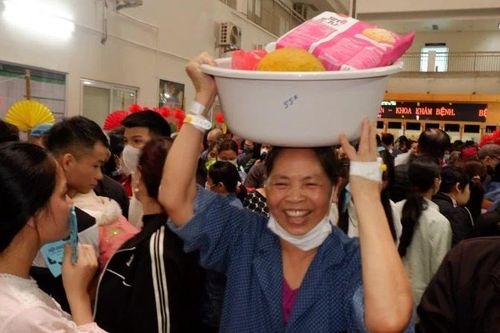 Tết 'ấm' ở bệnh viện