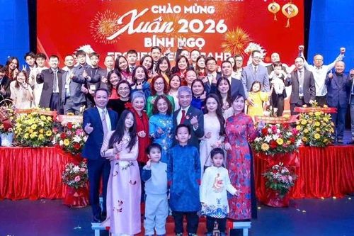 Cộng đồng người Việt Nam tại Đức rộn ràng đón Xuân Bính Ngọ