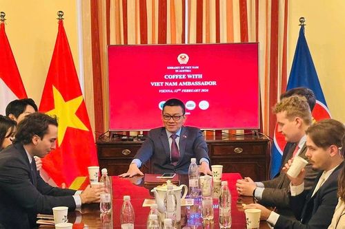 Lan tỏa câu chuyện Việt Nam qua sáng kiến 'Cà-phê với Đại sứ'