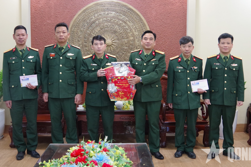 Nghĩa tình người chiến sĩ Thông tin