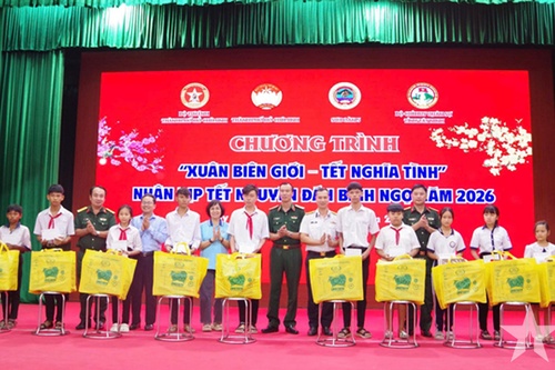 Ấm áp 'Xuân biên giới - Tết nghĩa tình' tại tỉnh Tây Ninh