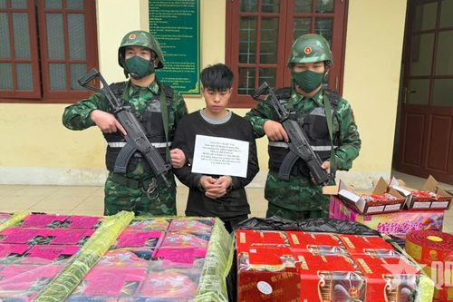Lào Cai: Bắt đối tượng vận chuyển 150kg pháo hoa nổ qua biên giới