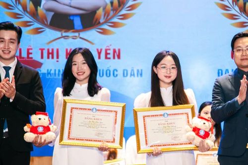 Giáp Thu Hương - Nữ sinh NEU ghi dấu ấn trong công tác Đoàn - Hội và phong trào Sinh viên 5 tốt