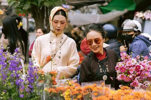 Dàn 'sao Việt' kể câu chuyện áo dài truyền thống trên phố Xuân