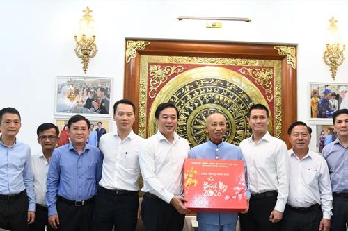 Lãnh đạo TPHCM thăm, chúc tết cá nhân tiêu biểu