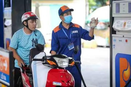 Giá xăng dầu đồng loạt tăng trước Tết Bính Ngọ