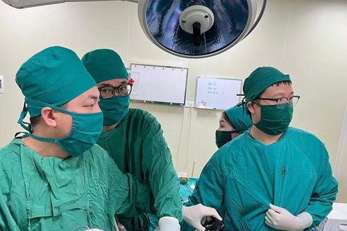 Nội soi kỹ thuật cao cắt u nhầy ruột thừa 'khổng lồ'